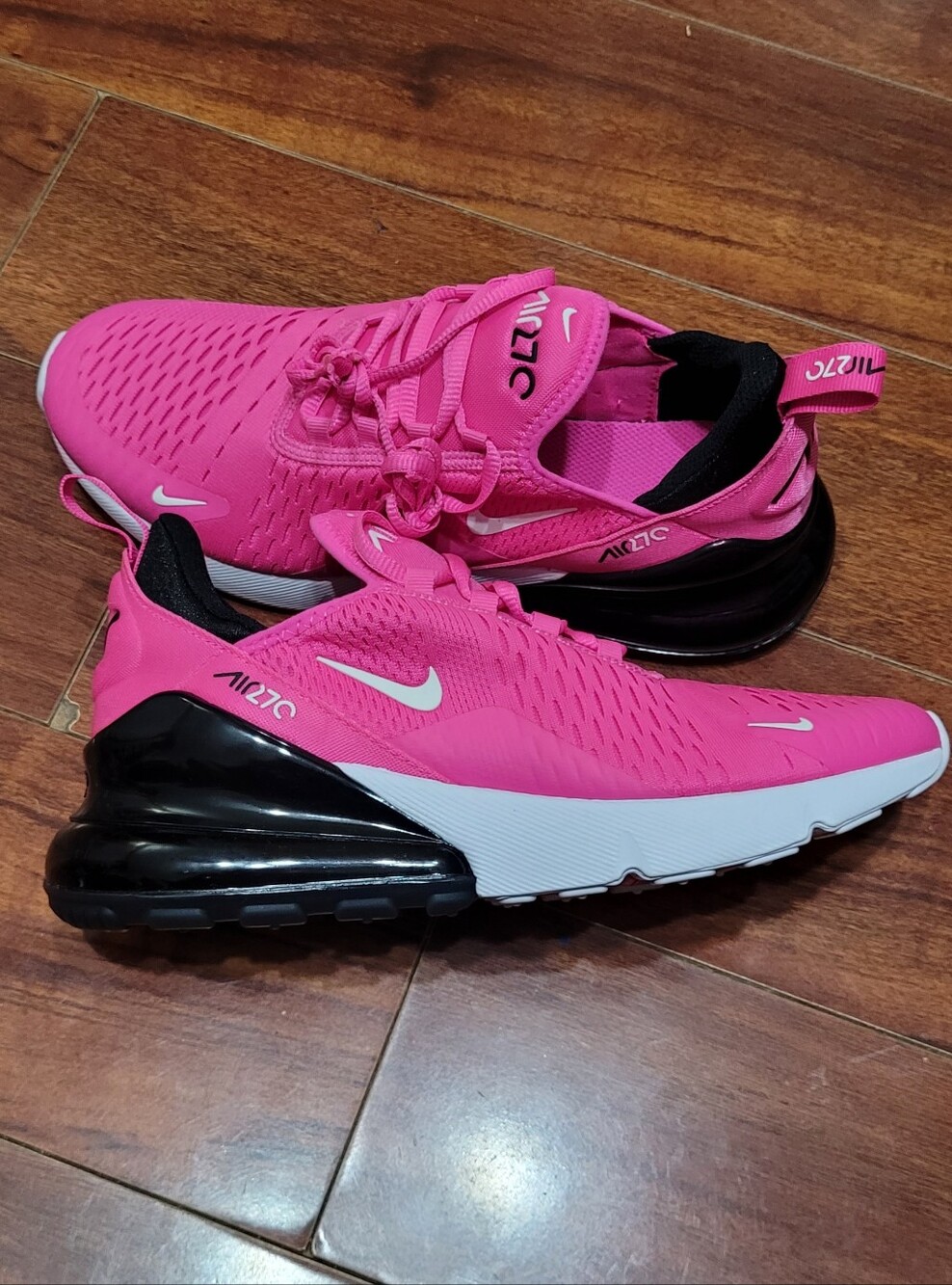 NIKE AIR MAX 270 (BOYS SZ 7....WMS SZ 8.5) NO ORIGINAL BOX